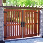 Распашные ворота и калитки для вашего дома: как выбрать, установить и не пожалеть